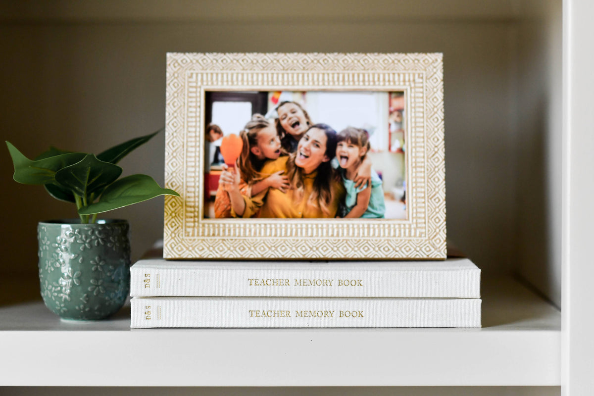 Blessed Teacher: Teacher Memory Book, Record what your student say to you  throughout the school years. (First year teacher, New Teacher, Teacher  Appreciation gift, Christmas gift): Scholar, Grace: 9798615616112:  : Books