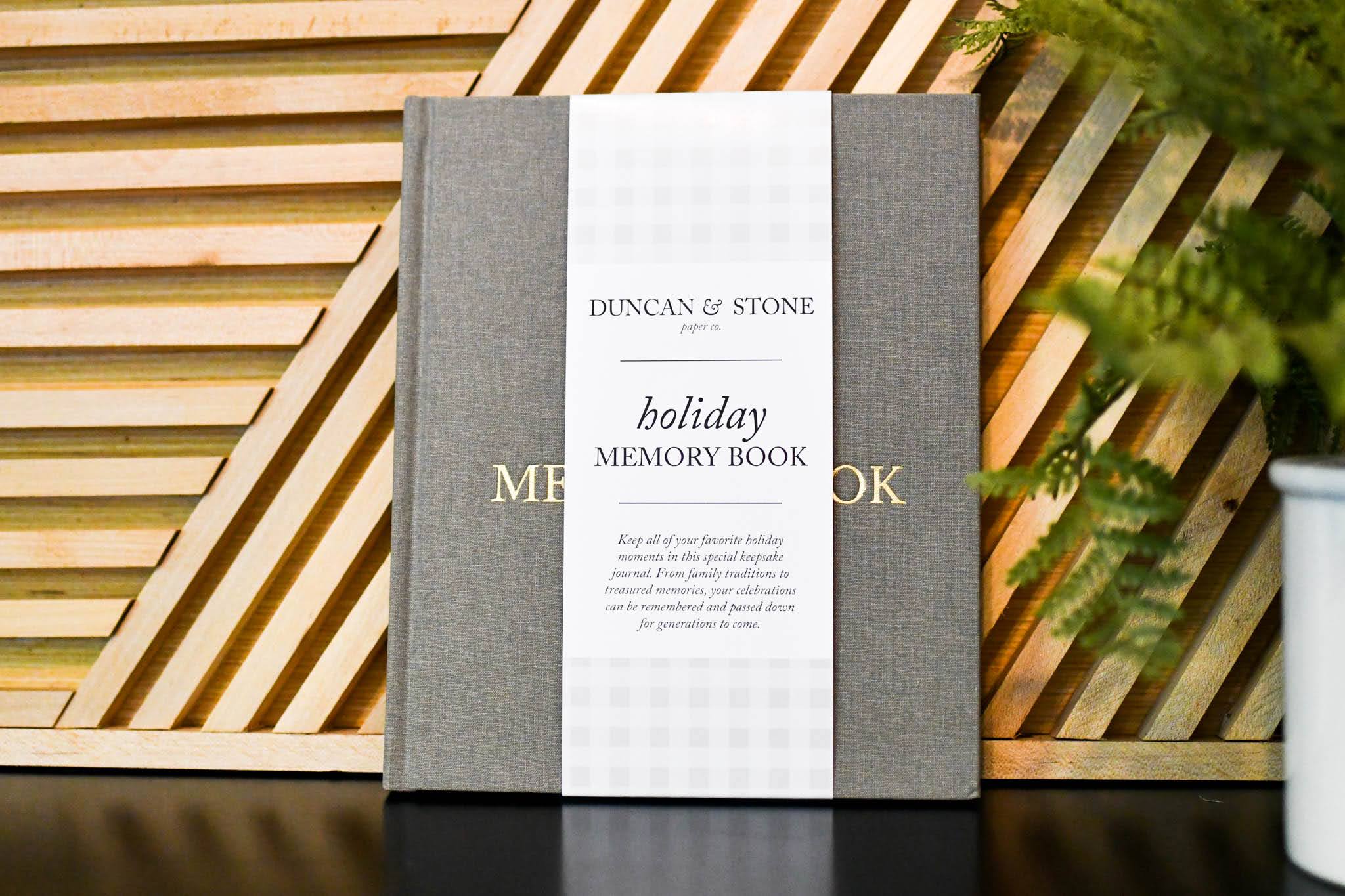 Christmas Memory Book: Journal to keep all your memories through